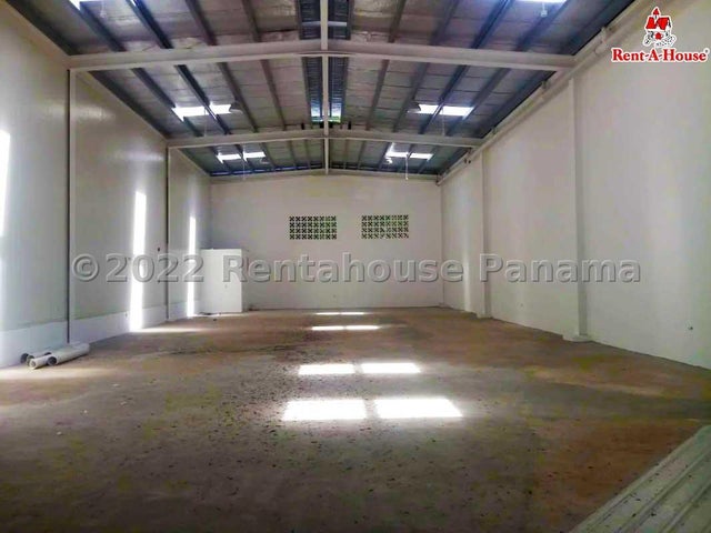 Prime Commercial Warehouse for Rent in Santiago